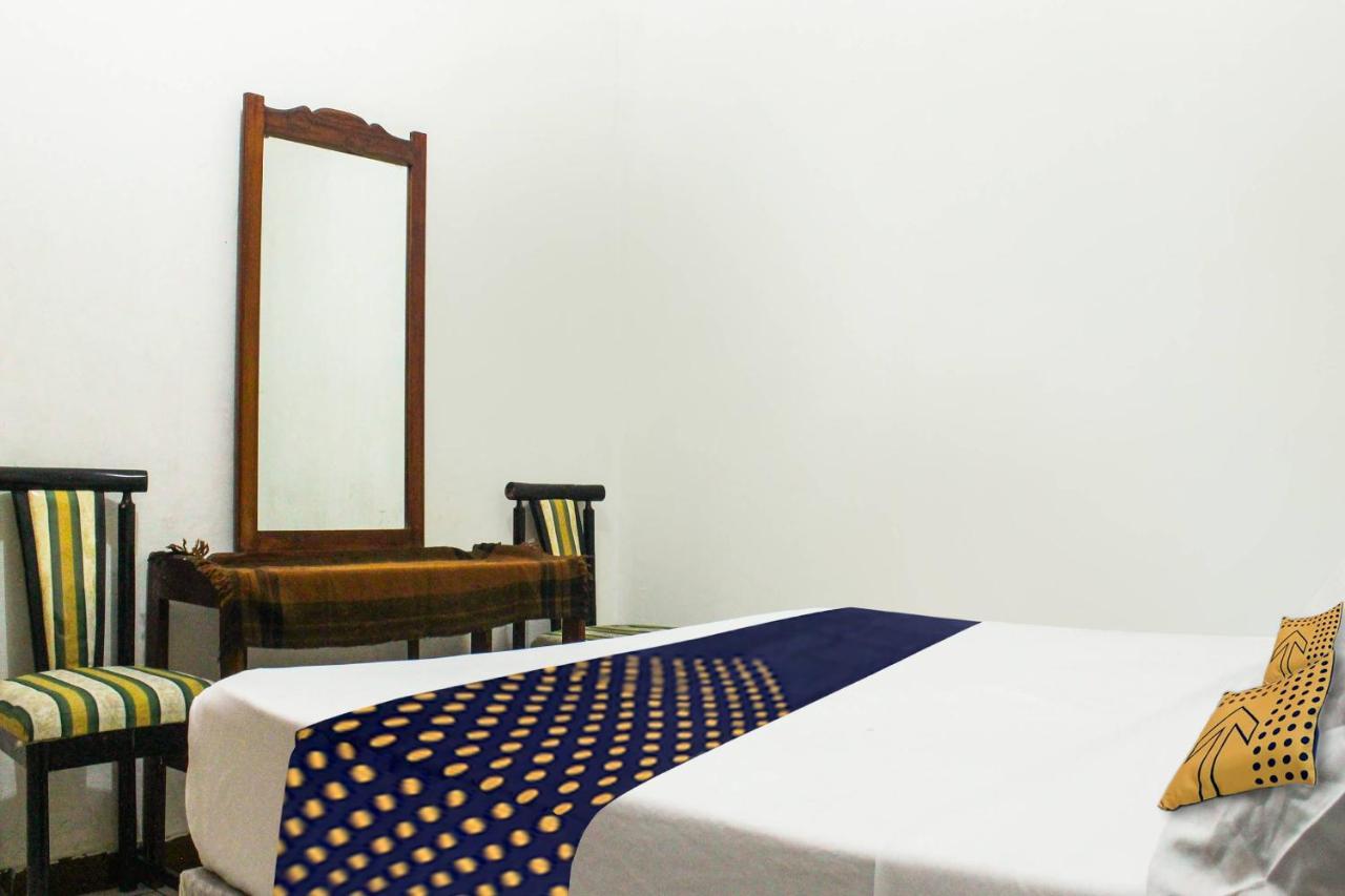 Spot On 91212 Hotel Kelimutu Kupang (East Nusa Tenggara) Exterior foto