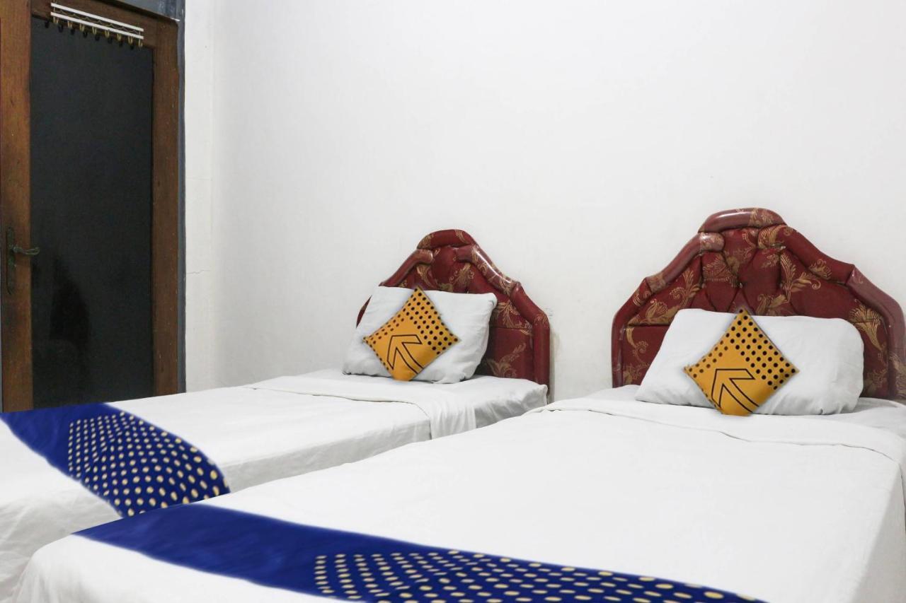 Spot On 91212 Hotel Kelimutu Kupang (East Nusa Tenggara) Exterior foto