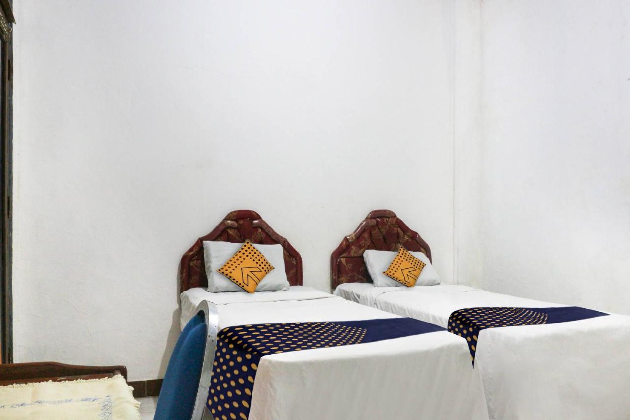 Spot On 91212 Hotel Kelimutu Kupang (East Nusa Tenggara) Exterior foto