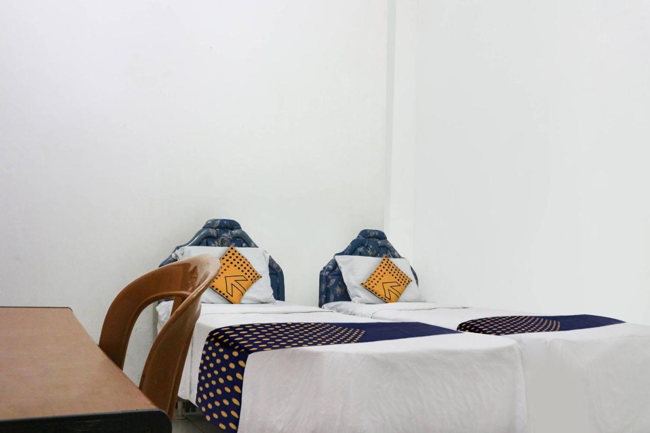 Spot On 91212 Hotel Kelimutu Kupang (East Nusa Tenggara) Exterior foto